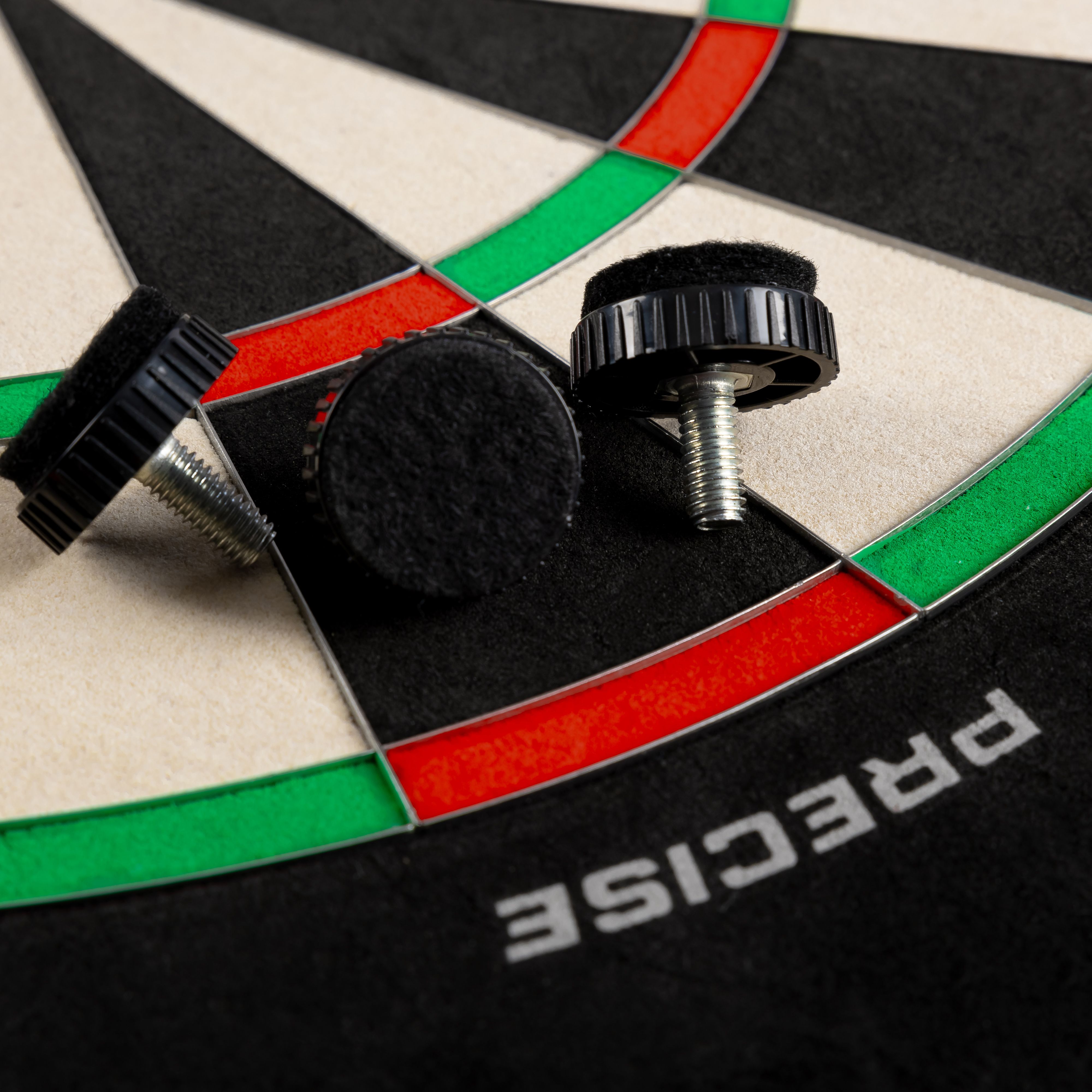 Precise 180 Endorphine Steel Dartboard with Numbered Ring - Cyber Pink Hier wird das Precise 180 Endorphine Steeldartboard mit Nummernring in Weiß dargestellt. Das Produkt ist speziell für Dartsportler entwickelt worden.