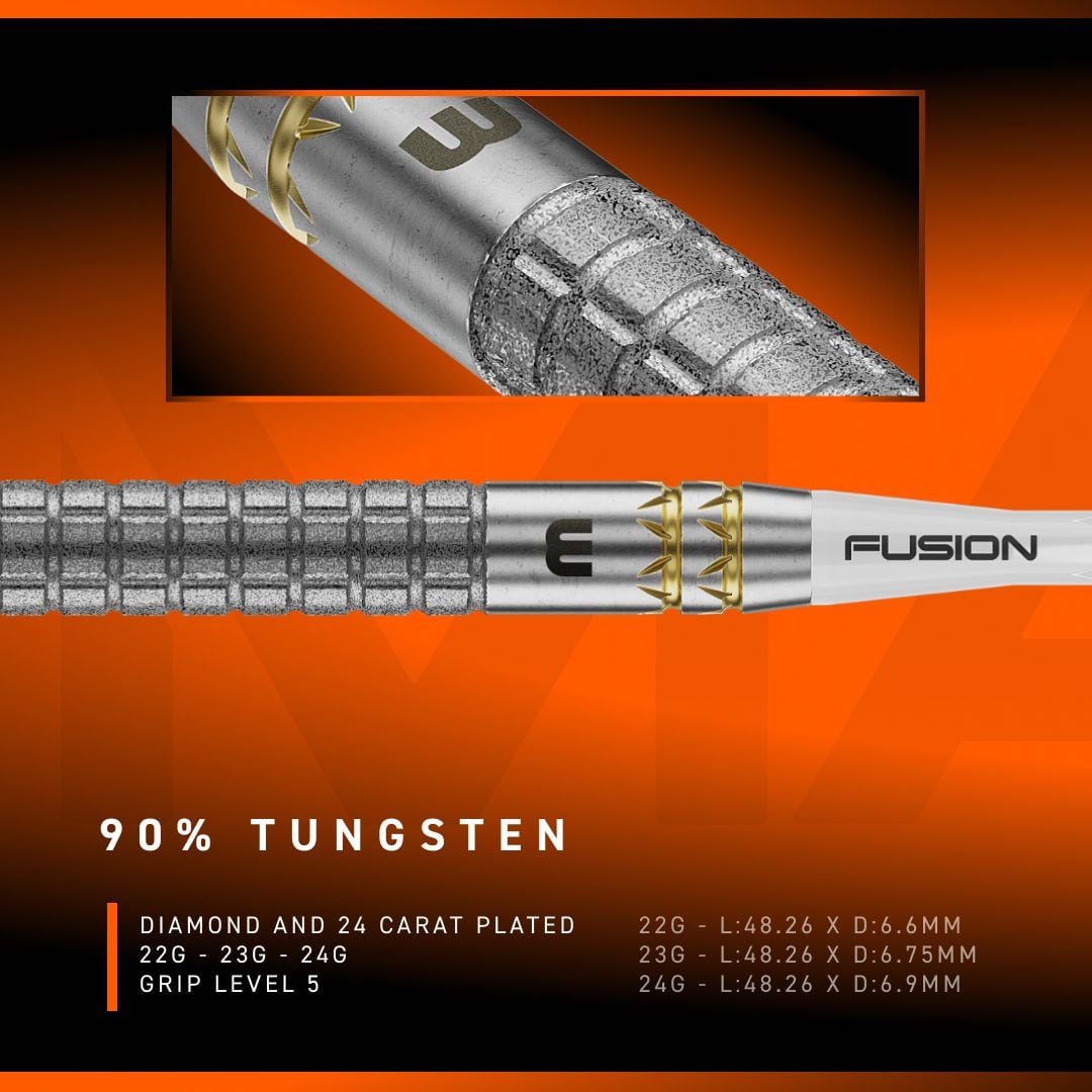 Winmau Gian Van Veen W-MAX Switch Point steel darts Die Abbildung zeigt die Winmau Gian Van Veen W-MAX Switch Point Steeldarts. Drei Darts liegen nebeneinander auf einer weißen Fläche.