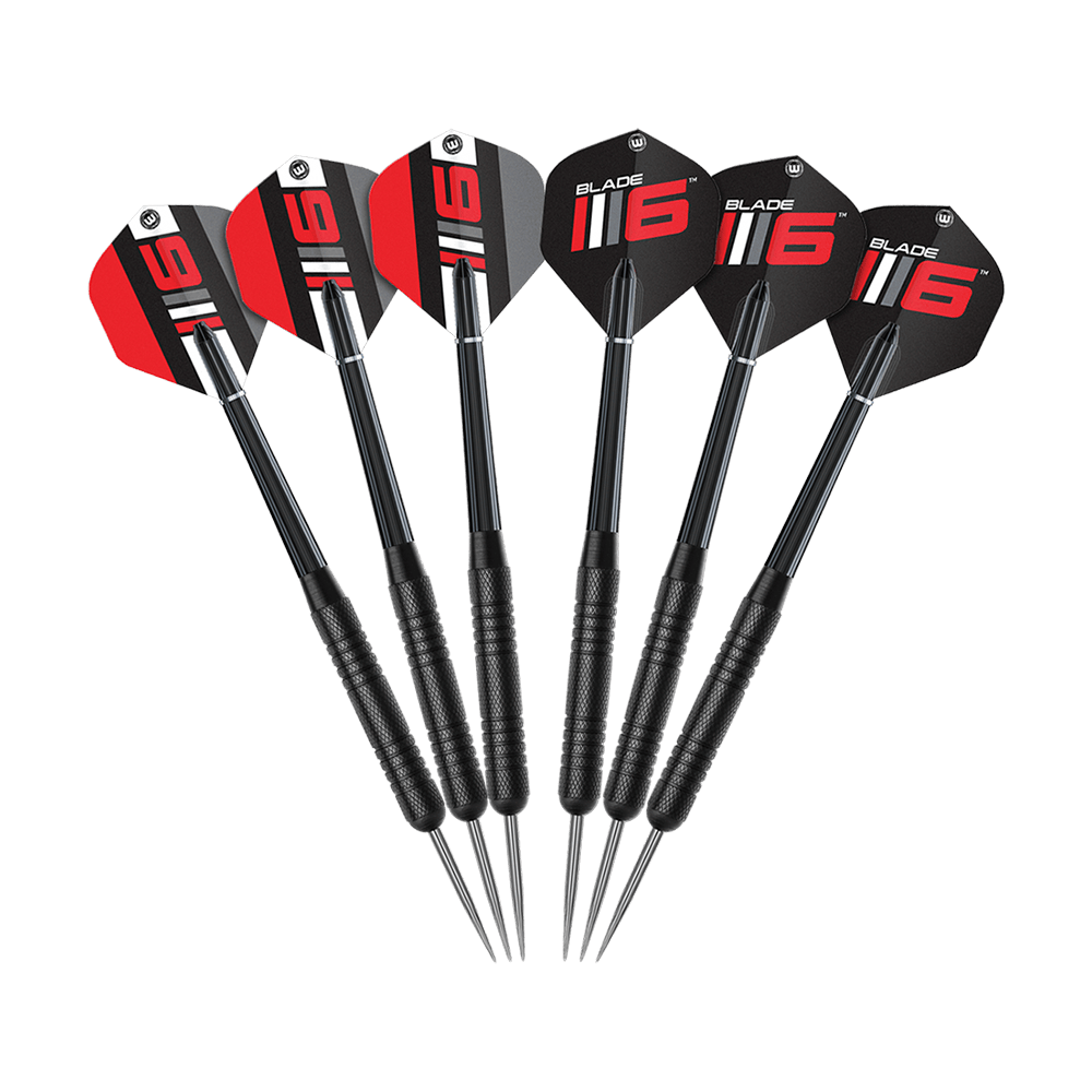 Winmau Blade 6 Triple Core Set with PDC Surround and 2 sets of darts Abgebildet ist das Winmau Blade 6 Triple Core Set mit PDC Surround und 2 Sets Darts. Das Set enthält eine professionelle Dartscheibe mit Umrandung und zwei Dart-Sets.