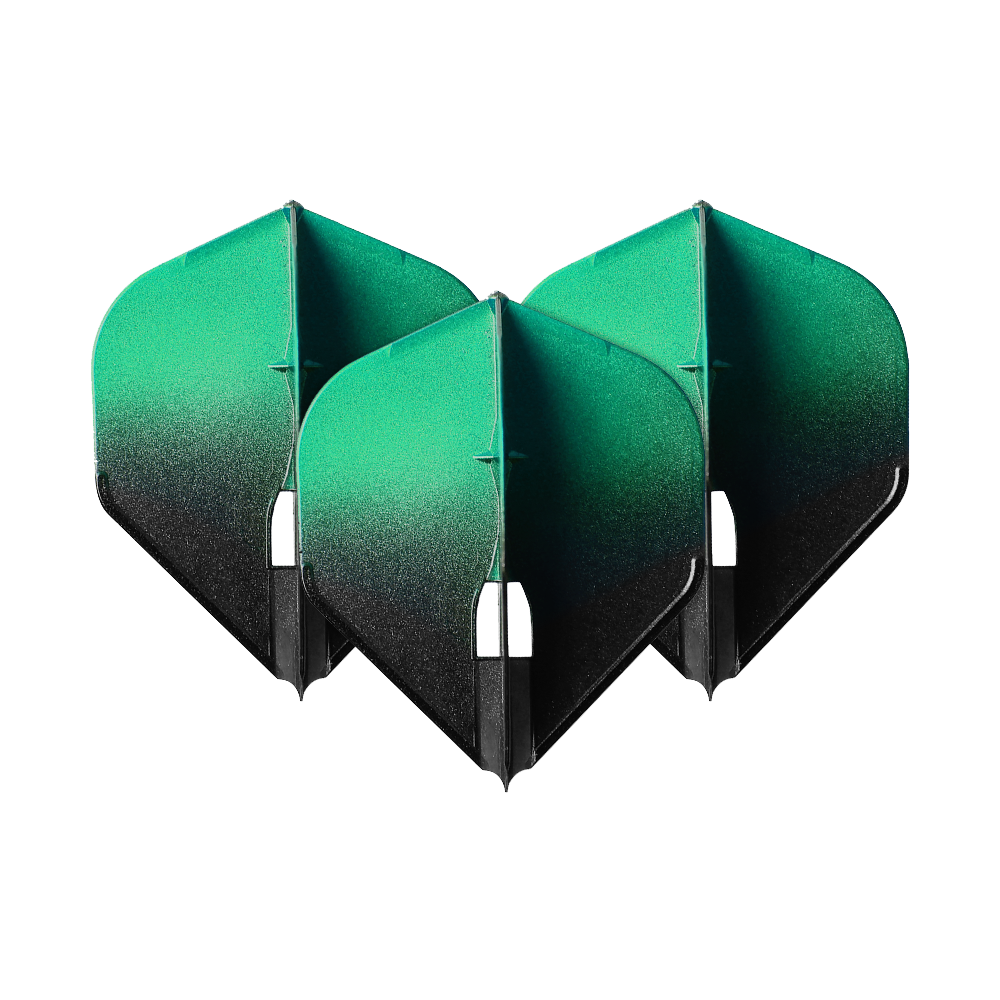 Das Bild zeigt drei grün-schwarze Dartflights in einer Zweiton-Optik. Sie sind nebeneinander angeordnet und haben eine auffällige Farbverläufe von grün zu schwarz.