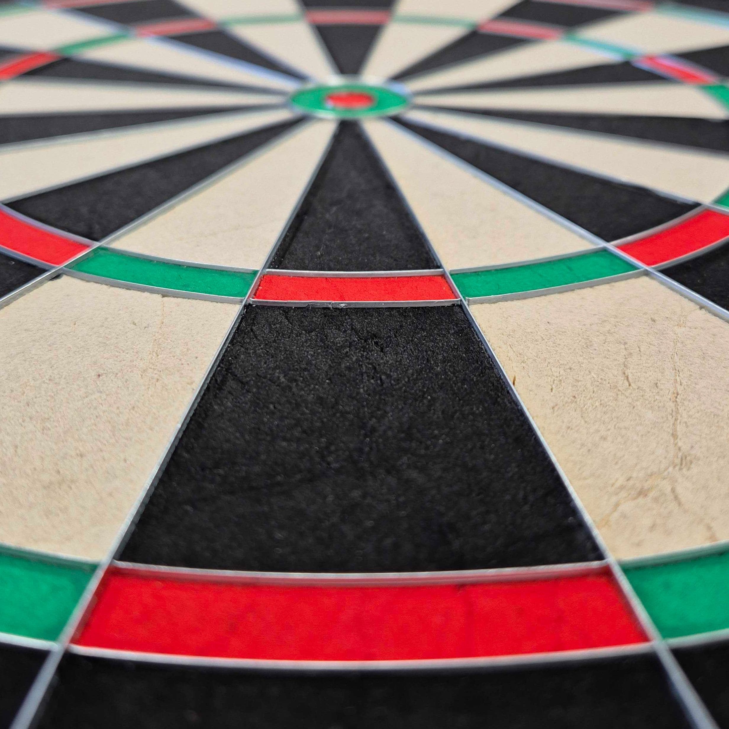 GOAT Proscore PWR steel dartboard Abgebildet ist das GOAT Proscore PWR Steeldartboard. Das Steeldartboard eignet sich perfekt für professionelles Dartspiel.