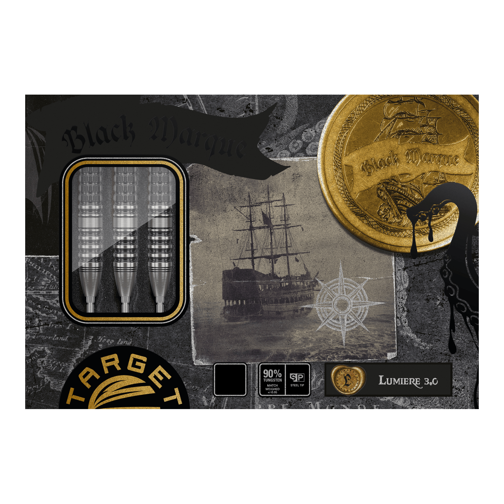Target Japan Black Marque Lumiere GEN3 steel darts Die Abbildung zeigt die Verpackung der "Target Japan Black Marque Lumiere GEN3 Steeldarts". Auf der Verpackung sind drei Steeldarts, ein altes Segelschiff und ein goldener Münzenmotiv zu sehen.