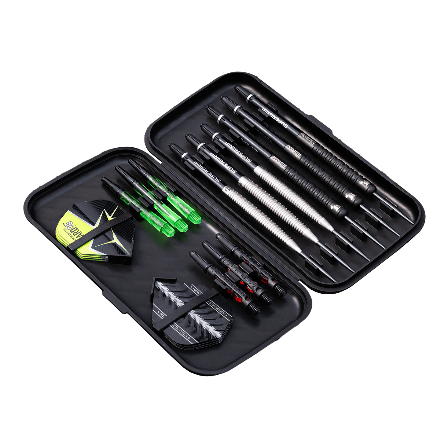 Harrows Slimcase Dart Case Das Bild zeigt ein geöffnetes schwarzes Dart-Etui mit mehreren Darts, Flights und Shafts. Das Zubehör ist ordentlich in Fächern und Gummibändern sortiert.
