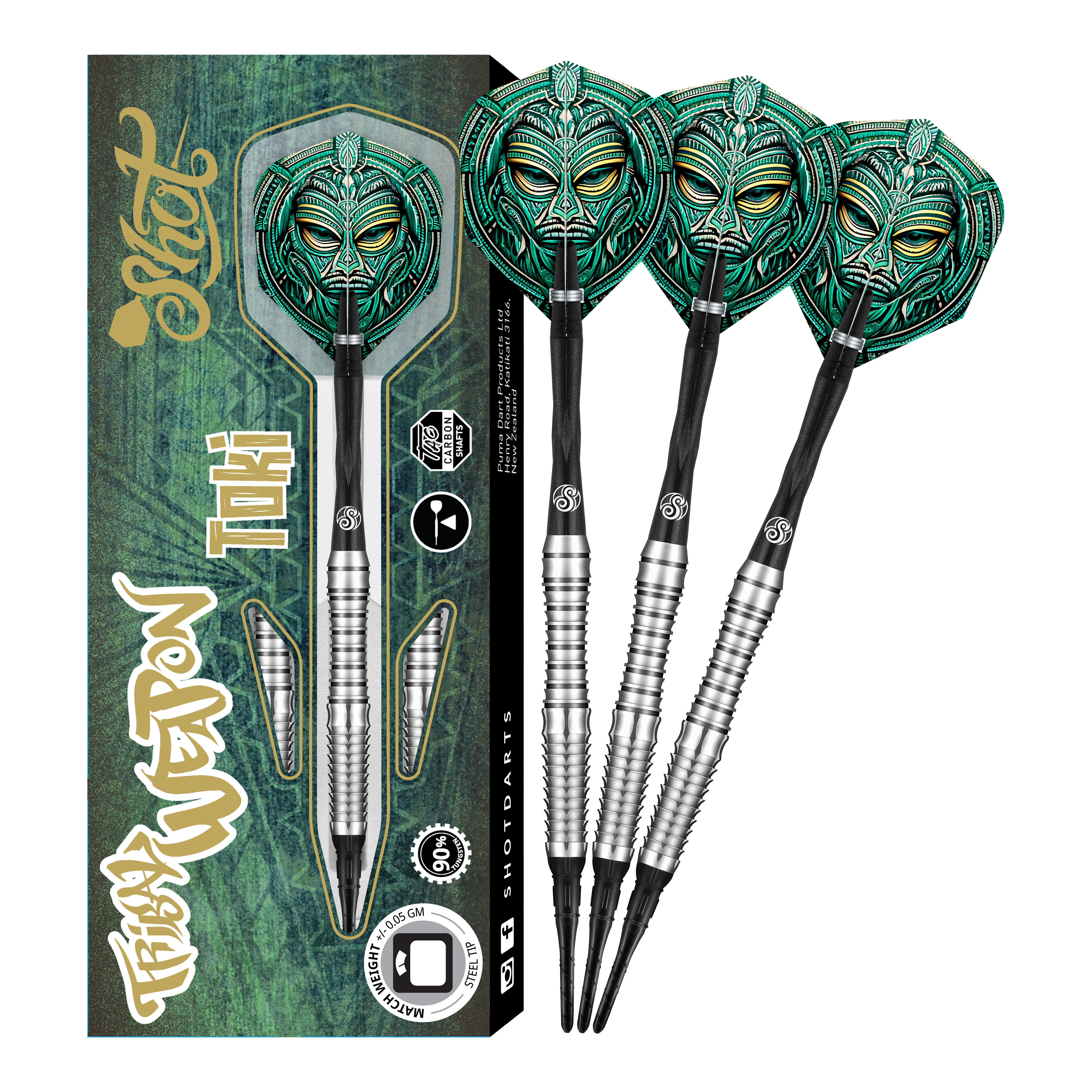 Das Bild zeigt das Produkt "Shot Tribal Weapon Toki Softdarts" mit einer auffälligen, grünen Tribal-Maske auf den Flights. Links ist die Verpackung zu sehen, daneben drei zusammengebaute Softdarts.
