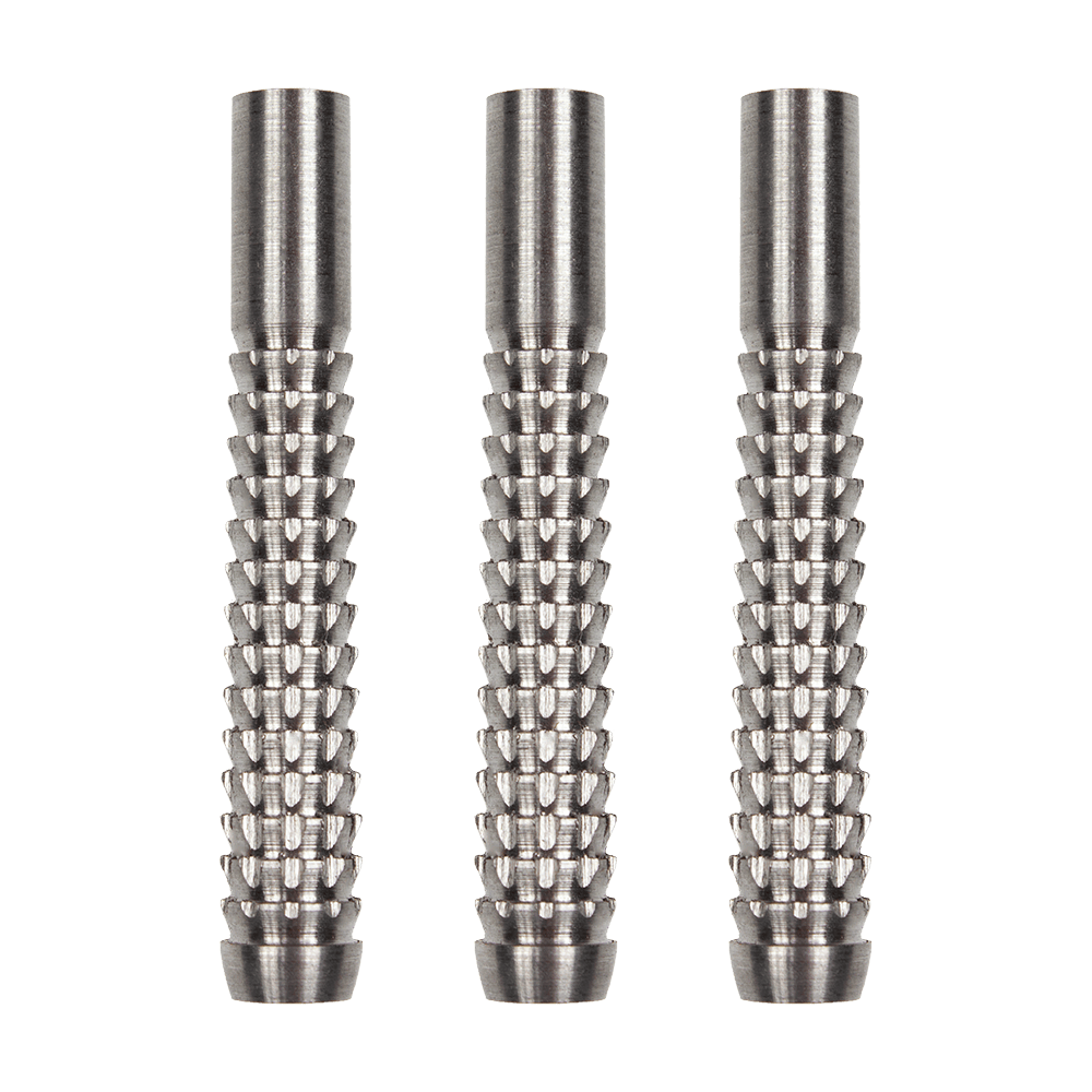 MC51-McDart-Sawblade-Barrel-1 Das Bild zeigt drei McDart Sawblade Barrels aus Metall. Sie haben eine strukturierte, gezackte Oberfläche für besseren Halt.