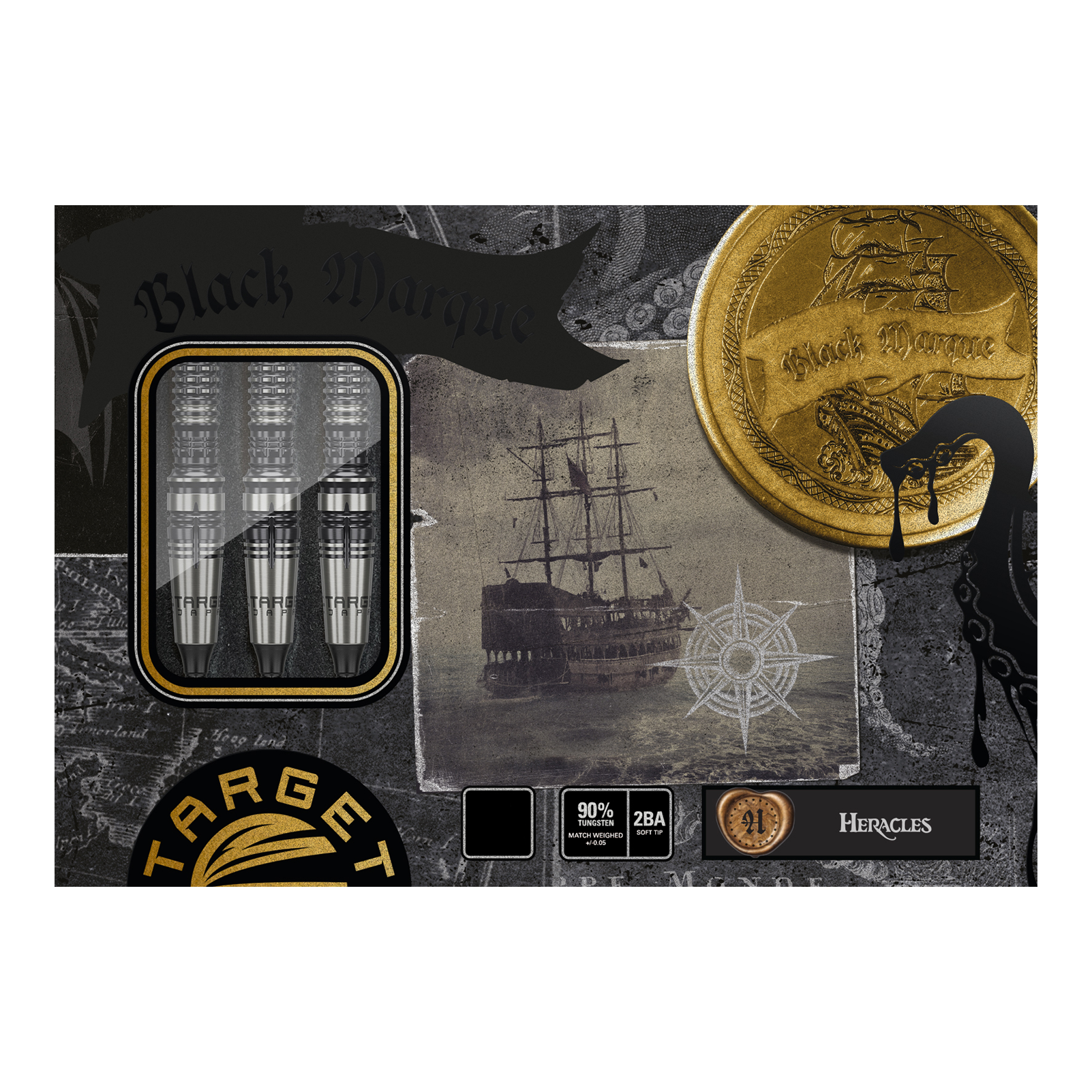 Das Bild zeigt die Verpackung der Target Japan Black Marque Heracles Softdarts - 18g. Auf der Verpackung sind drei Darts, ein altes Schiff, eine goldene Münze und maritime Motive abgebildet.