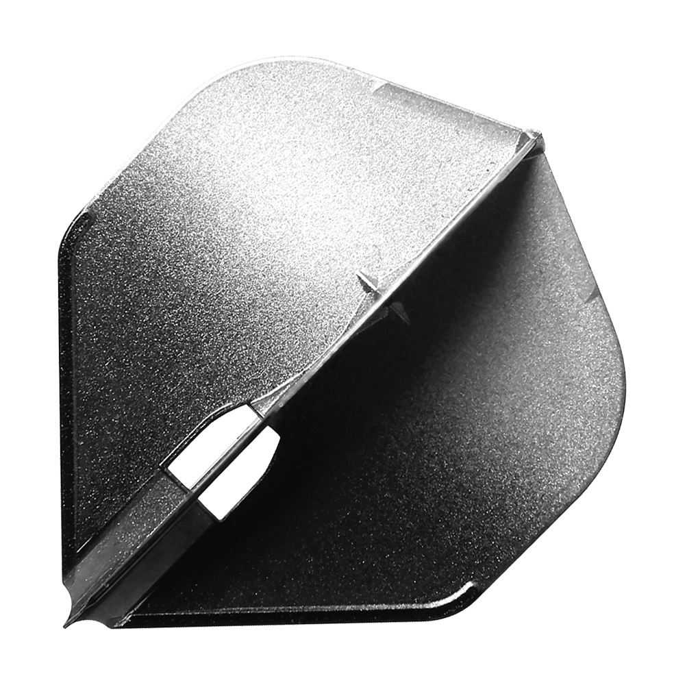 Dies ist ein silbernes Dartflight in L-Form mit einem zweifarbigen Design. Die Oberfläche sieht leicht glänzend und strukturiert aus.