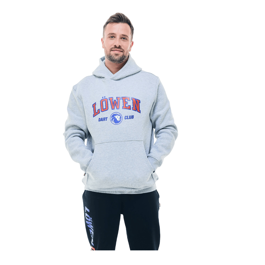 Löwen Collection Club Hoodie Auf dem Bild ist der Löwen Kollektion Club Hoodie abgebildet. Der Hoodie hält dich warm und zeigt die Clubzugehörigkeit.
