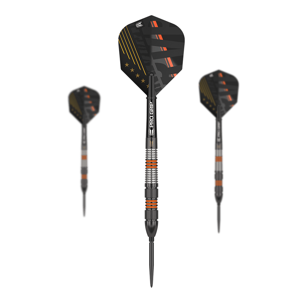 Target Raymond Van Barneveld Black Swiss Point Steeldarts Das Bild zeigt drei schwarze Steeldarts mit orangefarbenen und silbernen Akzenten. Die Flights haben ein modernes, schwarzes Design mit orangen Linien und Sternen.