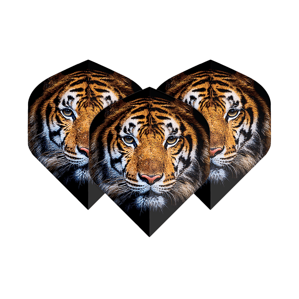 Pentathlon Flights Tiger Das Bild zeigt drei Dartflights mit dem Gesicht eines Tigers darauf. Die Flights sind das Produkt "Pentathlon Tiger No2 Standard Flights".