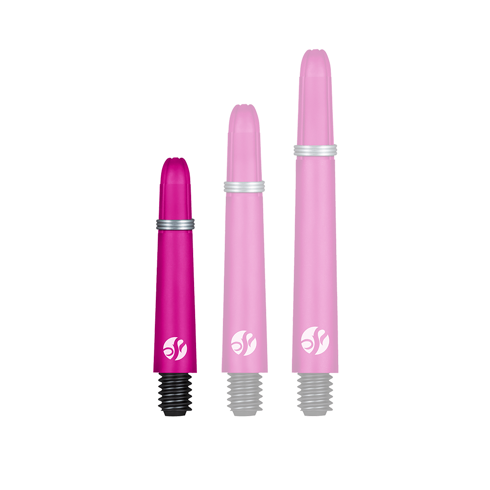 Shot Koi Carbon Shafts - Pink Das Bild zeigt drei pinkfarbene Dartschäfte in unterschiedlichen Längen. Jeder Schaft hat ein silbernes Band und ein weißes Logo am unteren Ende.