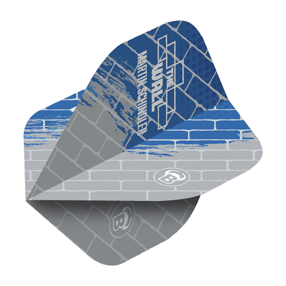 Bulls Metrixx Martin Schindler Blue Gray No2 Standard Flights Das Bild zeigt einen Dartflight in Blau und Grau mit Ziegelsteinmuster. Auf dem Flight steht "The Wall Martin Schindler" sowie das Bulls-Logo.