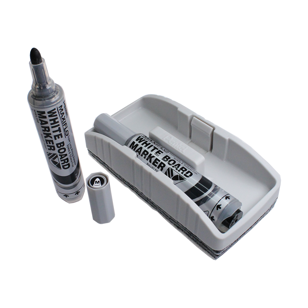 671-Maxiflow-Trocken-Wischschwamm-inkl-zwei-Markern-2 Das Bild zeigt das Produkt "Maxiflo Trocken Wischschwamm" inklusive zwei Whiteboard-Markern. Ein Marker liegt im Wischschwamm, der andere steht daneben mit abgenommener Kappe.