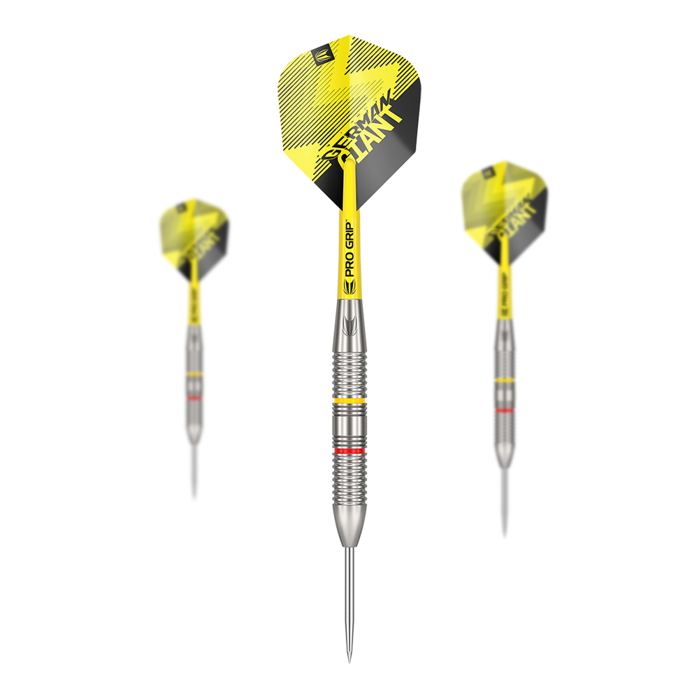 Target Gabriel Clemens Brass Steeldarts - 22g Das Bild zeigt drei Steeldarts des Modells "Target Gabriel Clemens Brass Steeldarts - 22g". Die Darts haben silberne Spitzen, geriffelte Griffe und gelb-schwarze Flights mit der Aufschrift "GERMAN GIANT".