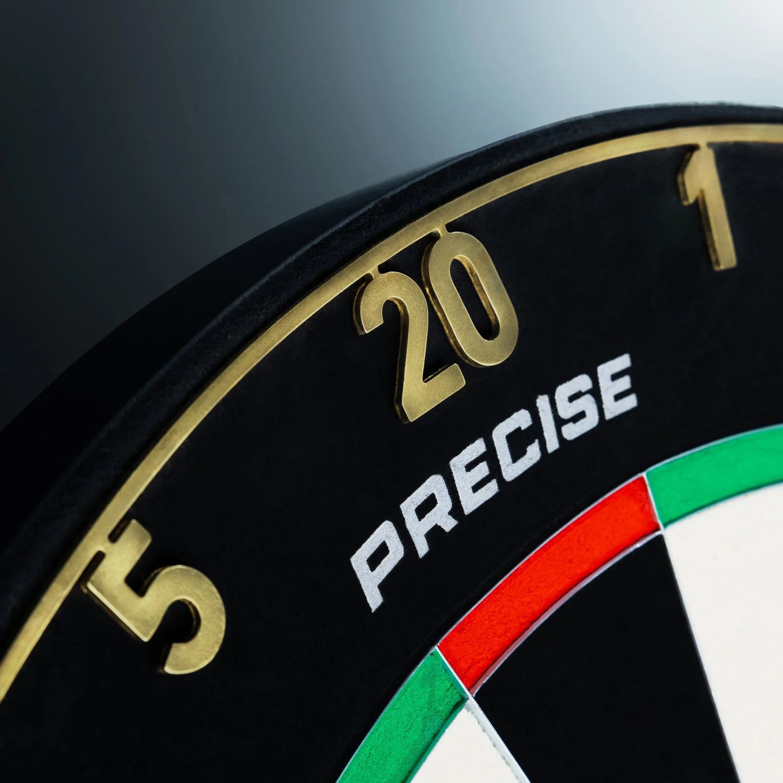 Precise 180 Endorphine Steel Dartboard with Numbered Ring - Gold Das Precise 180 Endorphine Steeldartboard mit Nummernring in Gold ist abgebildet. Die Dartscheibe verfügt über einen goldenen Zahlenring.