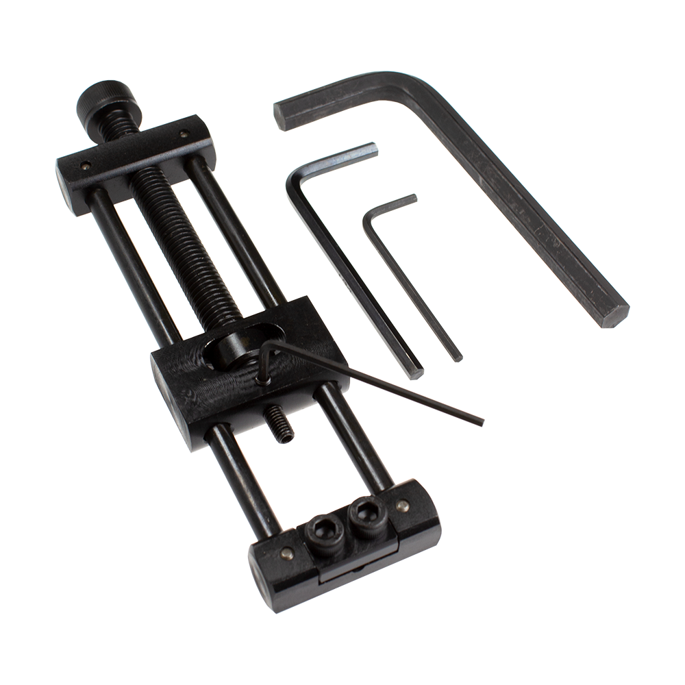 Dieses Bild zeigt den Designa Dart Repointer Black Pro Edition - Spitzenwechsler. Es handelt sich um ein Werkzeug zum Austausch von Dartspitzen in schwarzem Design.