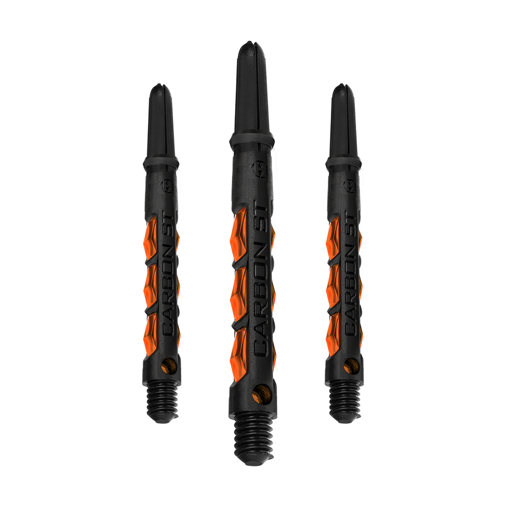 HR430_Harrows_Carbon_ST_Shafts_Orange_47mm_1pIrFT2onuzNup Das Bild zeigt drei Harrows Carbon ST Shafts in Orange. Die Shafts sind schwarz mit orangefarbenen Akzenten und haben die Aufschrift "CARBON ST".