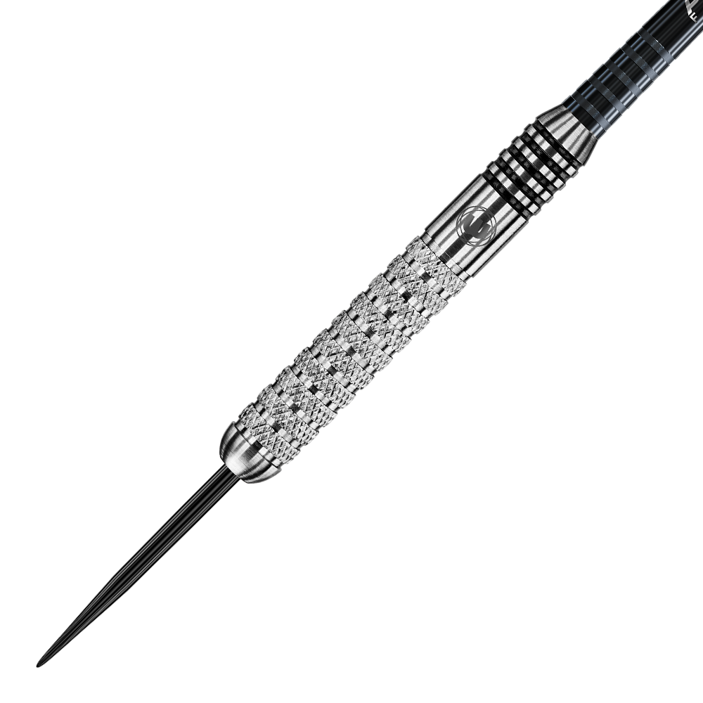 2302_Winmau_Barbarian_Tungsten_Style_Steeldarts_2 Das Bild zeigt einen Winmau Barbarian Tungsten Style Steeldart. Der Dartpfeil hat eine silberne, strukturierte Griffzone und eine scharfe Stahlspitze.