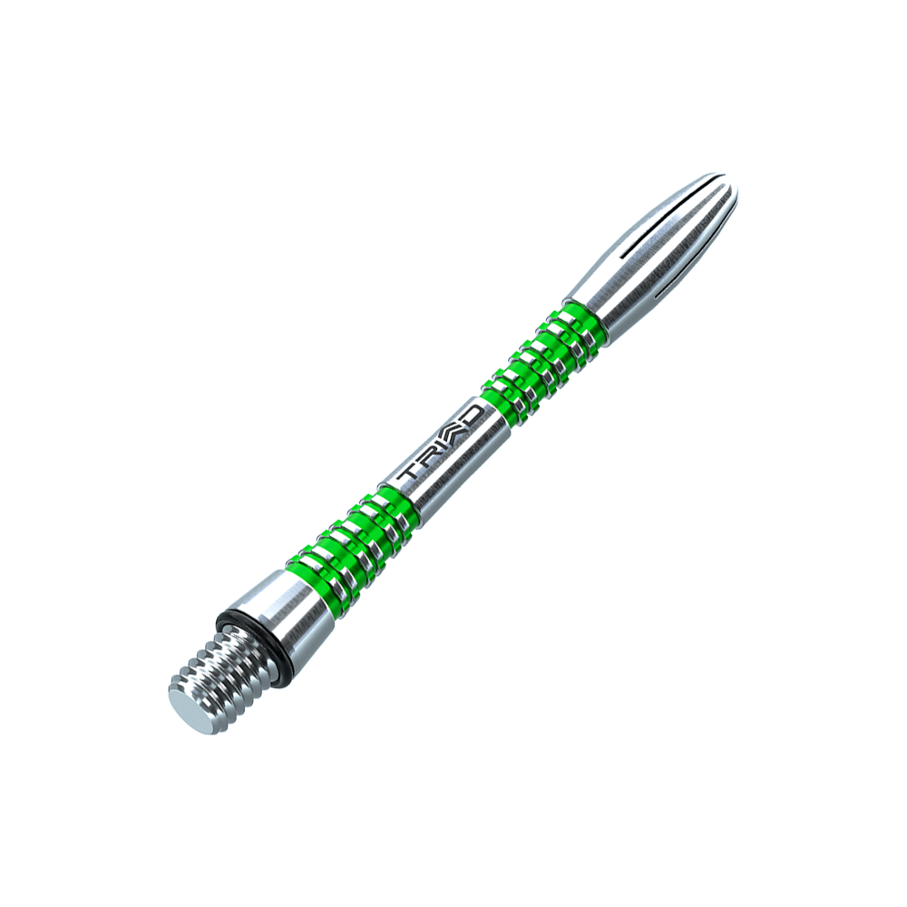 Auf dem Bild ist ein Winmau Triad Aluminium Shaft in Grün zu sehen. Das Produkt besteht aus silbernem Aluminium mit grünen Akzenten und dem Schriftzug "TRIAD".