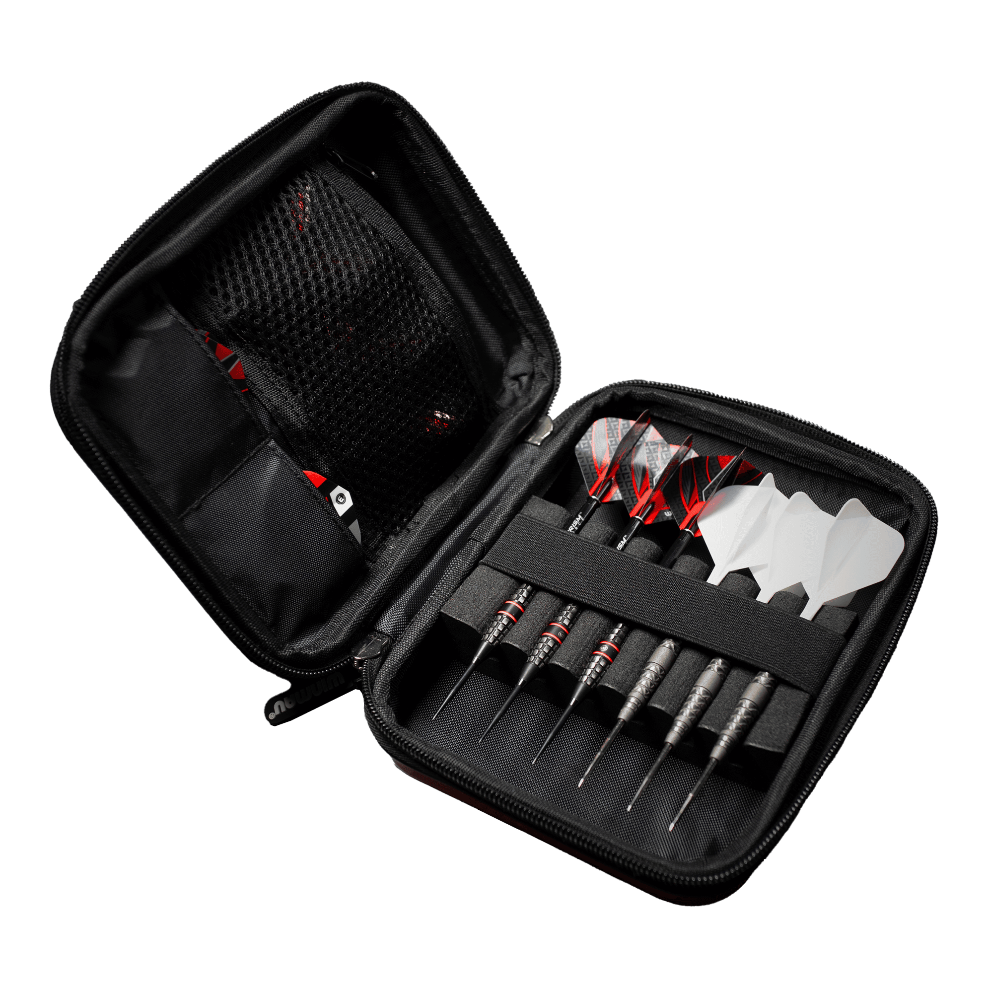 Winmau Armor G2 Dart Wallet Das Bild zeigt ein geöffnetes Dart-Etui mit mehreren Darts und Ersatzflights. Die Darts und Zubehörteile sind ordentlich in dem schwarzen Etui einsortiert.