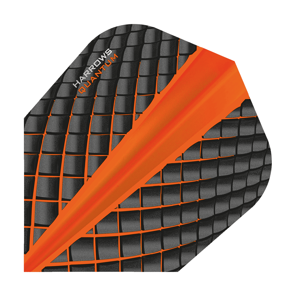 HR6801_Harrows_Quantum_Orange_No6_Flights_1 Das Bild zeigt das Produkt "Harrows Quantum Orange No6 Flights". Das Flight-Design ist schwarz mit orangefarbenen Akzenten und einem modernen Muster.