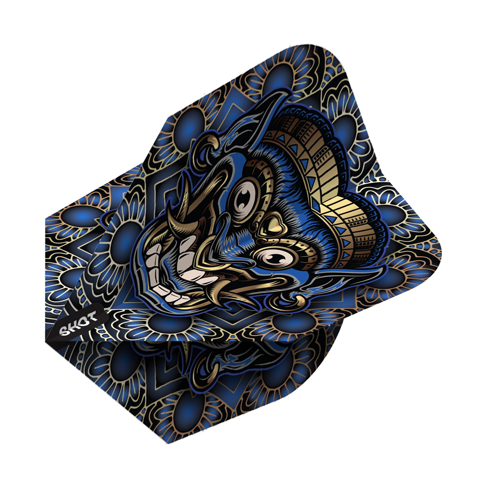Shot Tribal Weapon Java No6 Flights Das Bild zeigt ein Dartflight mit einem auffälligen Tribal-Design in Blau, Gold und Schwarz. In der Mitte ist ein stilisierter, maskenartiger Kopf mit vielen Details zu sehen.
