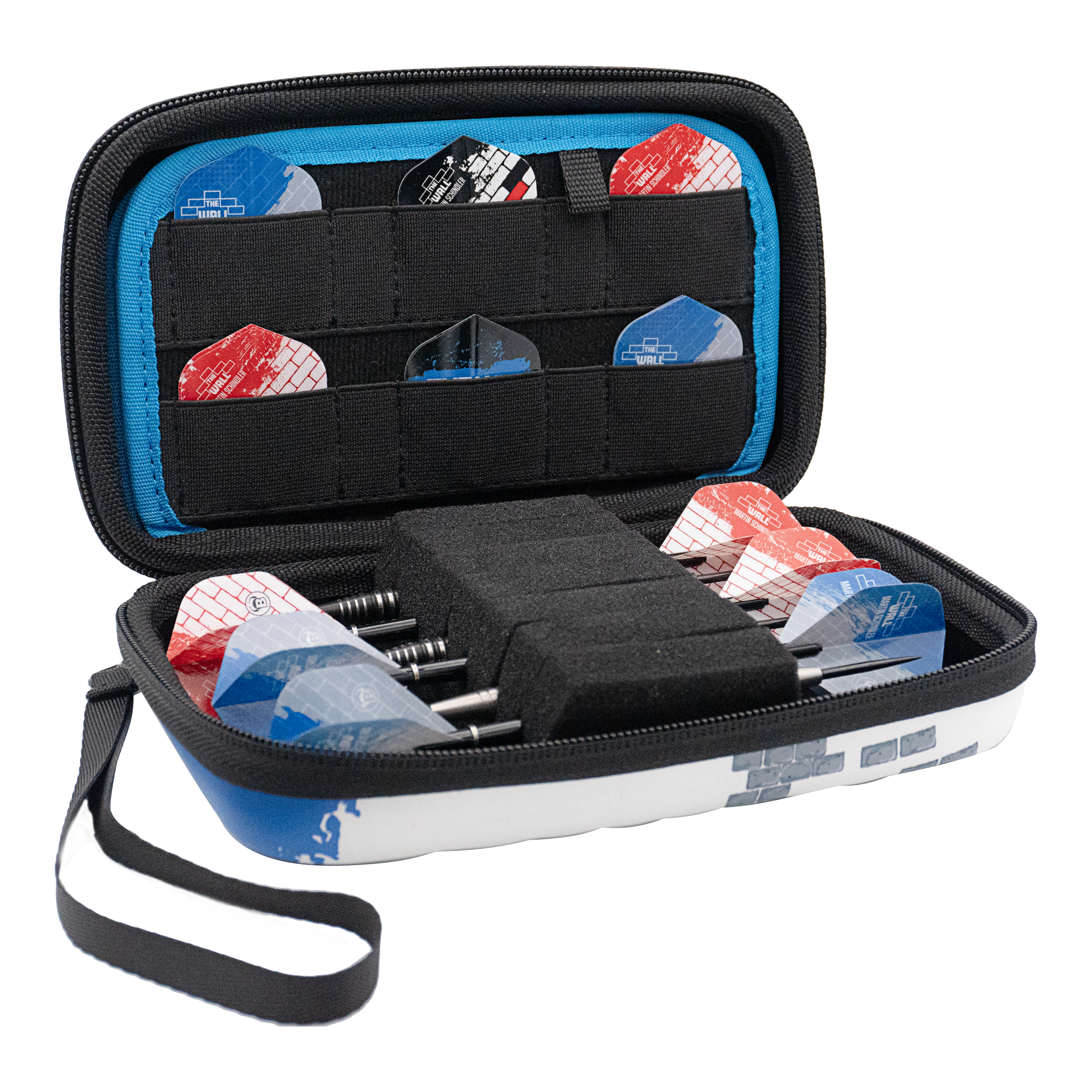 Bulls Orbis XL Martin Schindler dart case Das Bild zeigt das Bulls Orbis XL Martin Schindler Dartcase, das geöffnet ist. Im Inneren sind mehrere Darts und Ersatz-Flights ordentlich verstaut.