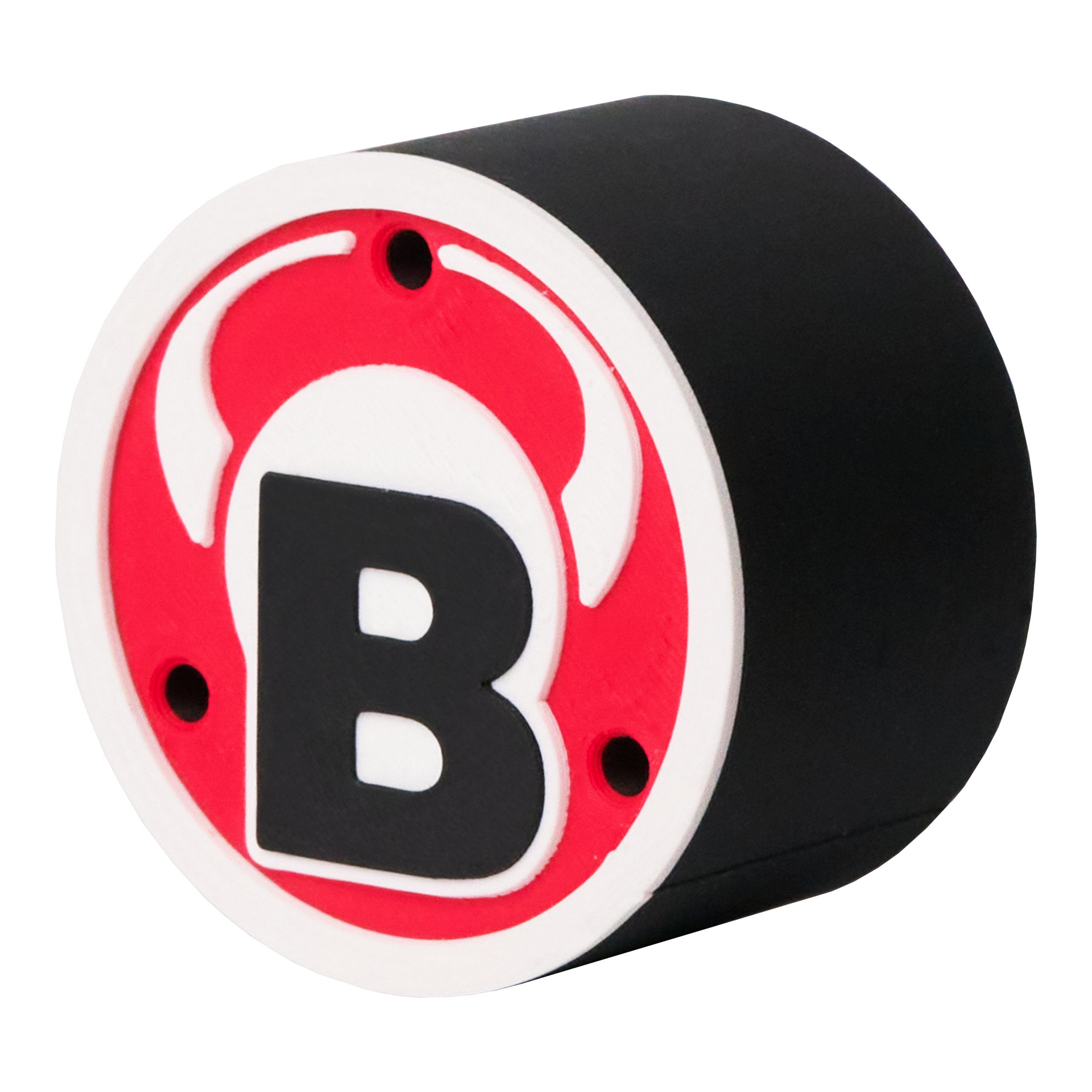 Das Bild zeigt ein rundes schwarzes Produkt mit einem roten und weißen Logo auf der Vorderseite. In der Mitte des Logos befindet sich ein großes schwarzes "B" mit weißen Hörnern darüber.