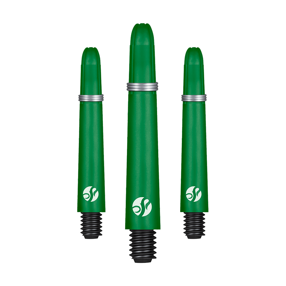Shot Koi Carbon Shafts - Green Auf dem Bild sind drei grüne Dartschäfte mit schwarzem Gewinde zu sehen. Jeder Schaft hat einen silbernen Ring und ein weißes Logo aufgedruckt.