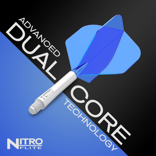 Red Dragon Nitroflite - White Shaft Blue No2 Flights Das Bild zeigt das Produkt "Red Dragon Nitroflite - White Shaft Blue No2 Flights" mit einem weißen Schaft und blauen Flügeln. Im Hintergrund steht „Advanced Dual Core Technology“ und das Nitroflite-Logo ist unten links zu sehen.