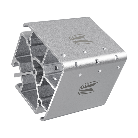 460009_Target_MOD_Stand_Darthalterung_Silber_1 Das Bild zeigt ein silbernes Metallprofil mit mehreren Bohrungen und einem eingravierten Logo. Die Form ist kantig und industriell, vermutlich als Verbindungsteil für Konstruktionen gedacht.