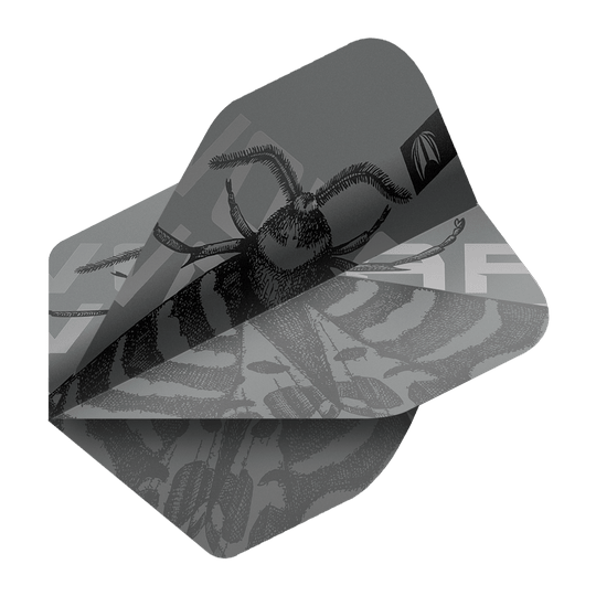 Das Bild zeigt die Target Pro Ultra Volar No2 Standard Flights in einem grauen Design mit einem Insektenmotiv. Es handelt sich um drei Sets von Flights für Darts.