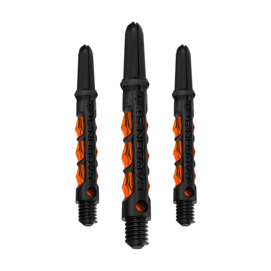 HR429_Harrows_Carbon_ST_Shafts_Orange_40mm_1 Das Bild zeigt drei schwarze Dartschäfte mit orangenen Akzenten. Auf den Schäften steht "CARBON ST+".