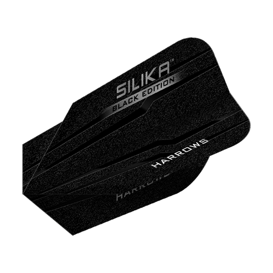 Harrows Silika Black Edition Slim Flights Das Bild zeigt die Harrows Silika Black-Edition Slim Flights. Sie sind schlank, schwarz und haben silberne Schriftzüge mit den Wörtern "Silika", "Black Edition" und "Harrows".