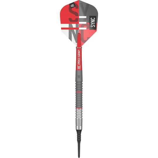 210302_Targer_Sync_11_Softdarts_1dQLfm1N8HyR4n Auf dem Bild ist ein moderner Softdartpfeil zu sehen. Der Dart hat ein auffälliges rotes und graues Flight mit der Aufschrift „SYNC“.