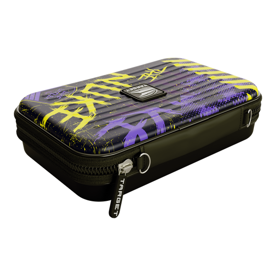 Target Takoma Luke Littler XL dart case Das Bild zeigt das Target Takoma Luke Littler XL Dartcase. Es ist ein großes Dartcase für die sichere Aufbewahrung von Dartpfeilen.