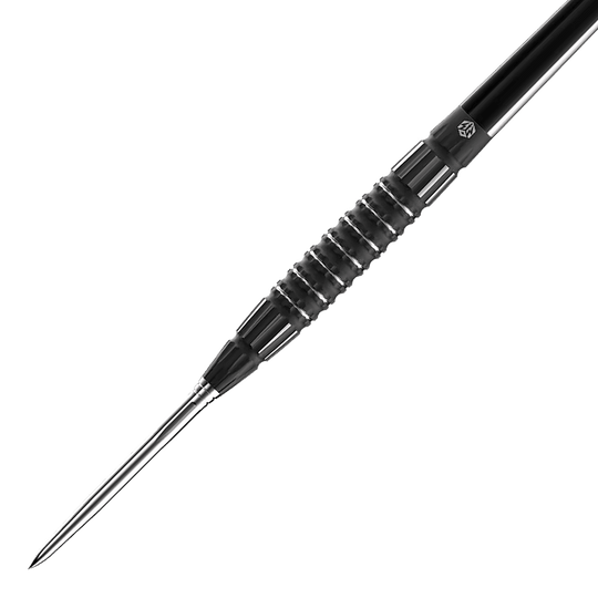 Caliburn Sword S3 steel darts - 23g Das Bild zeigt einen Caliburn Sword S3 Steeldart mit einem Gewicht von 23 g. Der Dartpfeil hat ein schlankes, schwarzes Design mit einer geriffelten Griffzone.