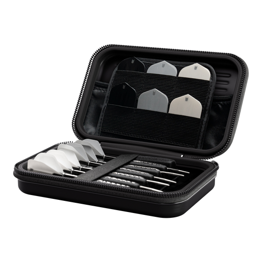 Takoma XL Ghost Series Raymond Van Barneveld dart case Das Bild zeigt das Produkt "Target Takoma Bolide XL Dartcase". In dem geöffneten Etui sind mehrere Dartpfeile und Ersatzflights ordentlich verstaut.