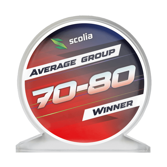 Scolia Acrylic Glass Trophy - Winner Das Bild zeigt einen Acrylglas-Pokal mit der Aufschrift Average 70-80. Er wird vermutlich für Dart-Turniere oder als Auszeichnung verwendet.