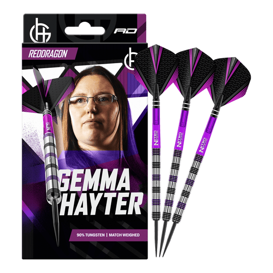 Dieses Bild zeigt die Red Dragon Gemma Hayter Steeldarts - 22g in ihrer vollen Länge. Die Darts sind speziell für Präzision und Kontrolle entwickelt.