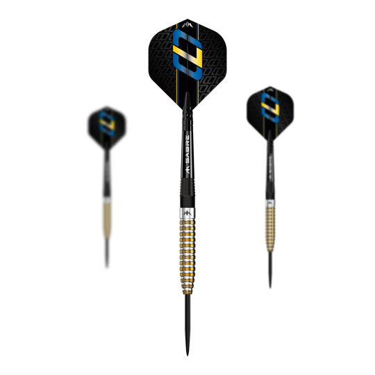 Das Bild zeigt drei Steeldarts des Modells "Mission Oskar Lukasiak Black Gold PVD" mit einem Gewicht von 22g. Die Darts haben ein schwarz-goldenes Design und auffällige Flights mit blauen und goldenen Akzenten.