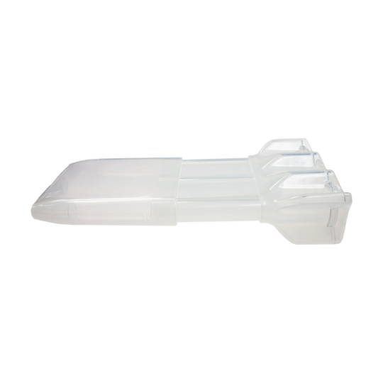 Das Bild zeigt ein durchsichtiges Kunststoffetui, das flach und länglich ist. Es handelt sich um ein Aufbewahrungsbehälter, vermutlich für Dartpfeile.