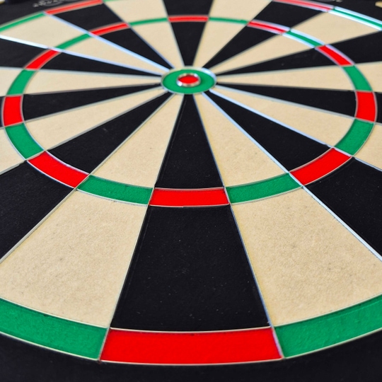 Bulls NL Advantage 8 steel dartboard Abgebildet ist das Bulls NL Advantage 8 Steeldartboard. Das Dartboard bietet professionelle Qualität für das Dartspiel.