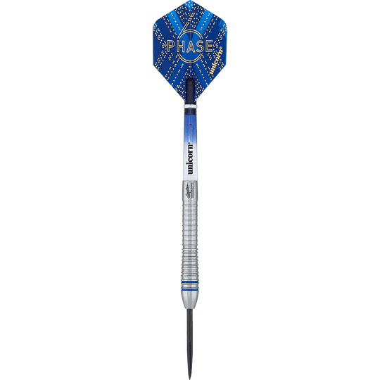 29030_Unicorn_World_Champion_Gary_Anderson_Phase_6_Steeldarts_1 Auf dem Bild ist ein Steeldartpfeil mit einem metallischen Schaft und blauen Akzenten zu sehen. Die Dartflügel sind blau und mit dem Schriftzug "PHASE" und "unicorn" bedruckt.