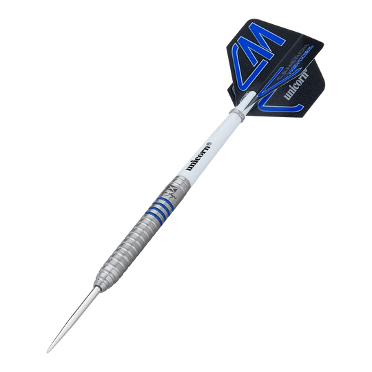 Unicorn Contender Camerion Menzies Steel Darts - 23g Auf dem Bild ist ein Steeldart mit silbernem, gerilltem Barrel und blauen Akzenten zu sehen. Das Flight trägt die Aufschrift "Unicorn Contender Camerion Menzies" und das Dart wiegt 23 Gramm.