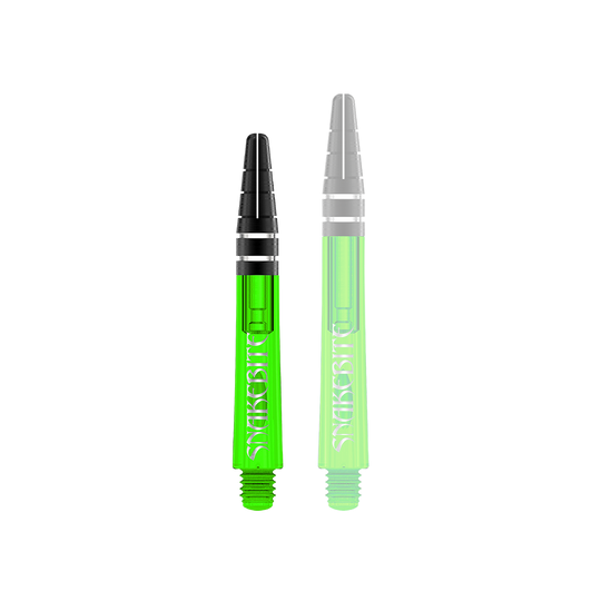 Auf dem Bild sind zwei grüne Dartshafts der Marke Red Dragon Nitrotech Peter Wright zu sehen. Die Shafts haben schwarze Spitzen und sind mit dem Schriftzug "Snakebite" bedruckt.
