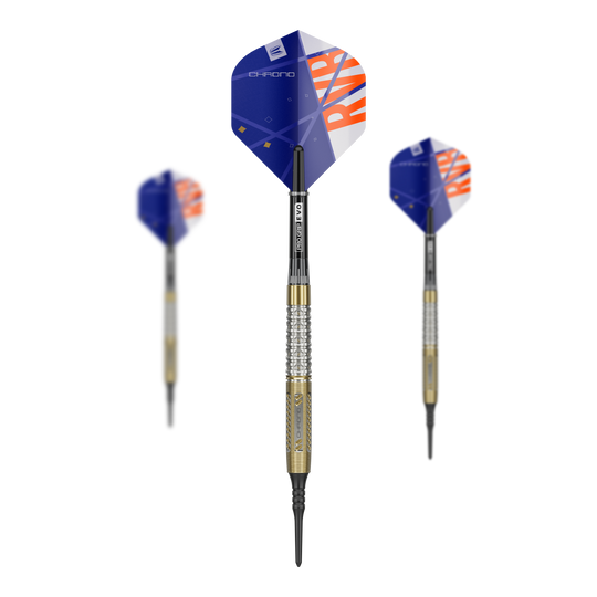 Target Raymond Van Barneveld Chrono 95 soft darts Das Bild zeigt drei Softdarts des Modells "Target Raymond Van Barneveld Chrono 95". Die Darts haben blaue Flights mit orange-weißer Beschriftung und einen silber-goldenen Schaft.