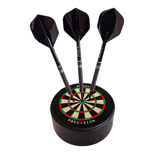 McDart Precision Mini Dartboard Dart Holder Das Bild zeigt das Produkt "McDart Precision Mini Dartboard Darthalter" mit drei schwarzen Darts, die im Board stecken. Das Dartboard ist rund und kompakt, ideal als Halter für Dartpfeile.