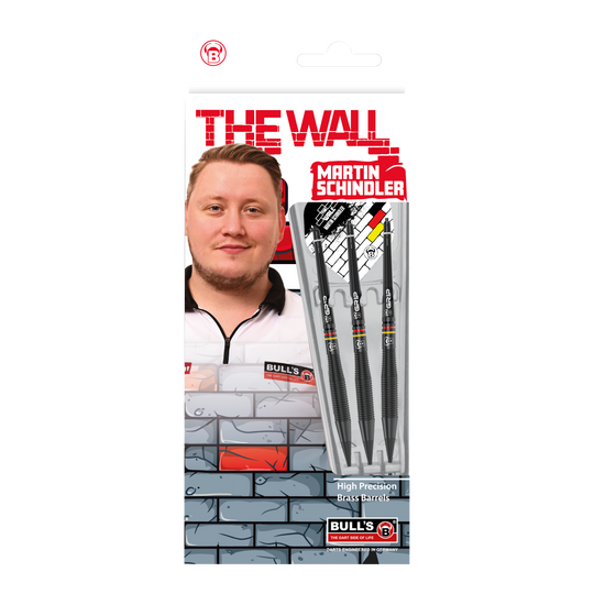 Das Bild zeigt die Verpackung der "Bulls Martin Schindler The Wall Black Brass Softdarts - 18g". Auf der Verpackung ist ein Foto von Martin Schindler sowie drei schwarze Softdarts zu sehen.