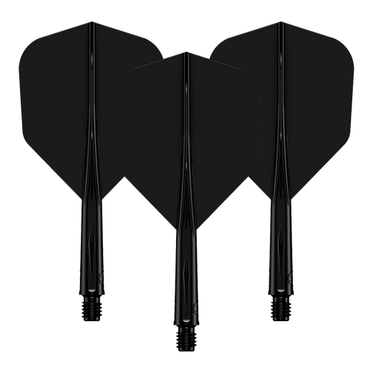 Das Bild zeigt drei schwarze Dartflights mit passenden Dartschäften. Sie sind hintereinander angeordnet und haben eine glänzende Oberfläche.
